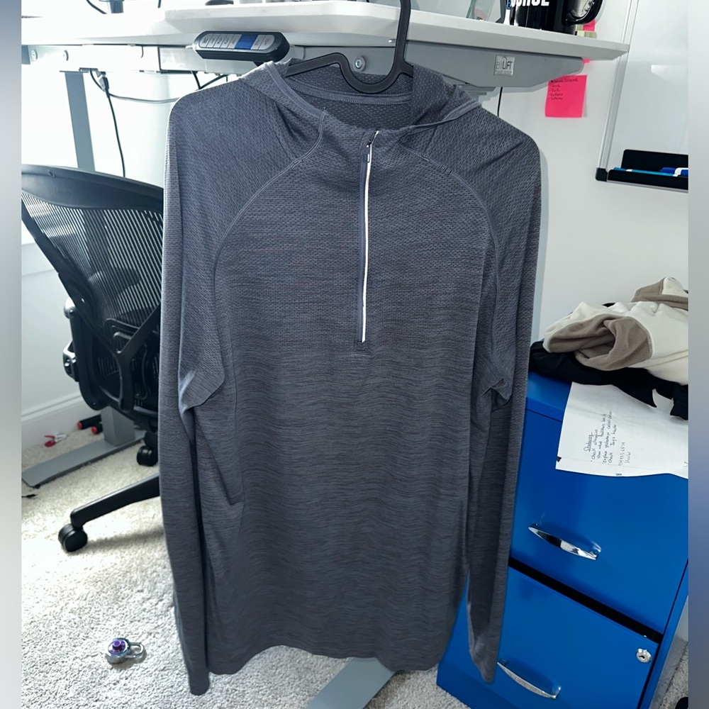Large Men’s Lululemon “Metal Vent Tech” Long Sleeve 1/4 zip Hoodie